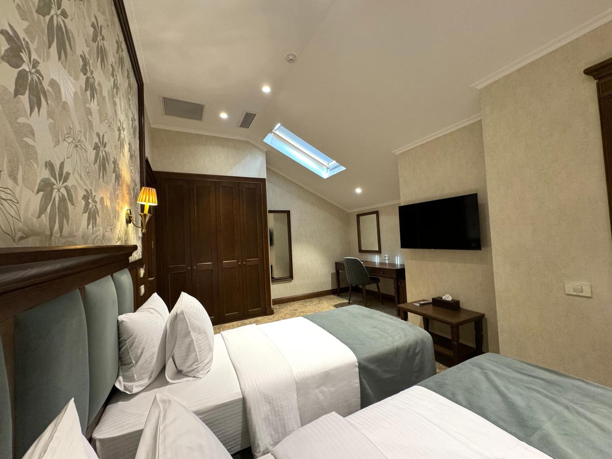 Midway Baku Hotel Exterior photo