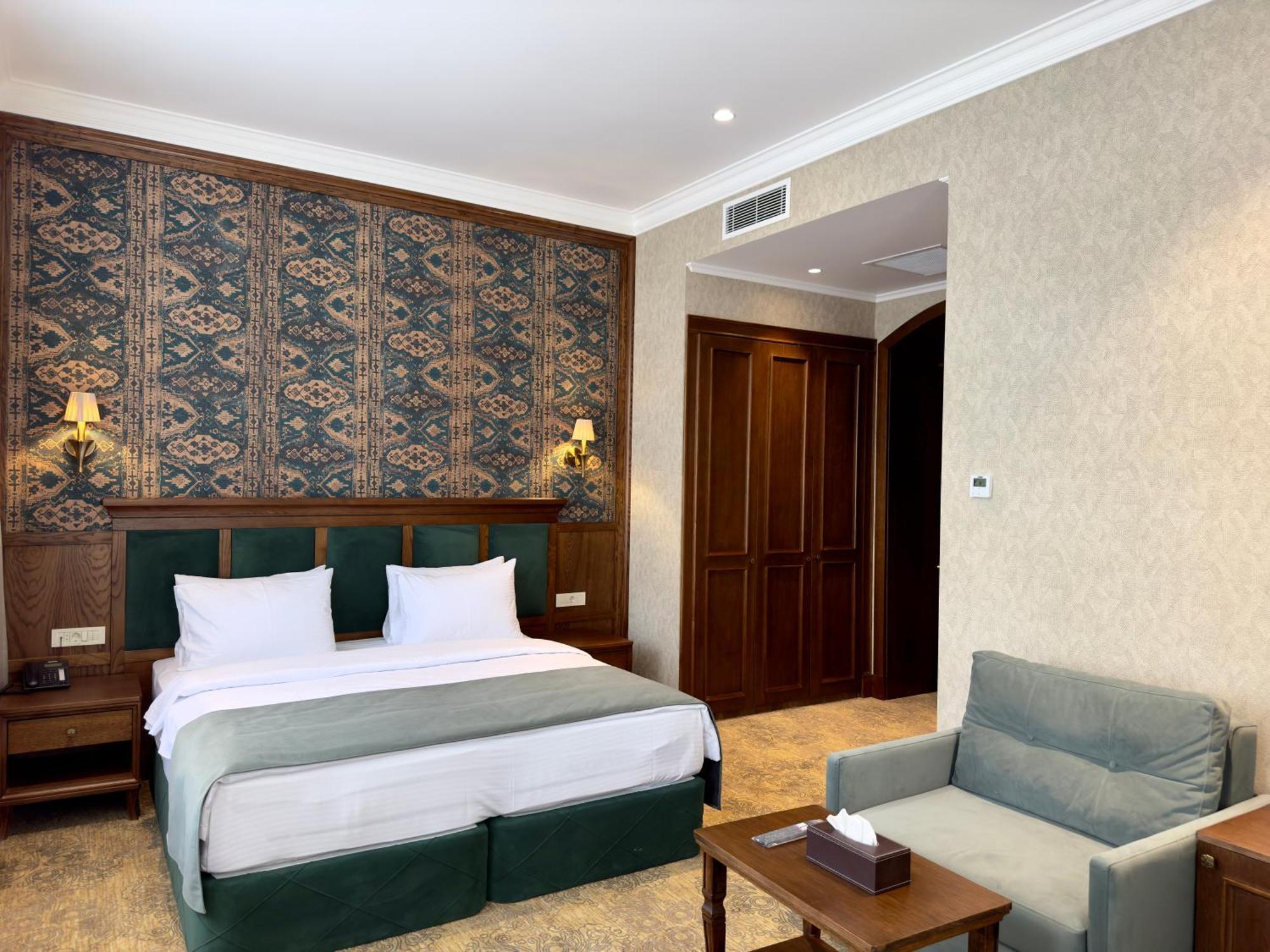 Midway Baku Hotel Exterior photo