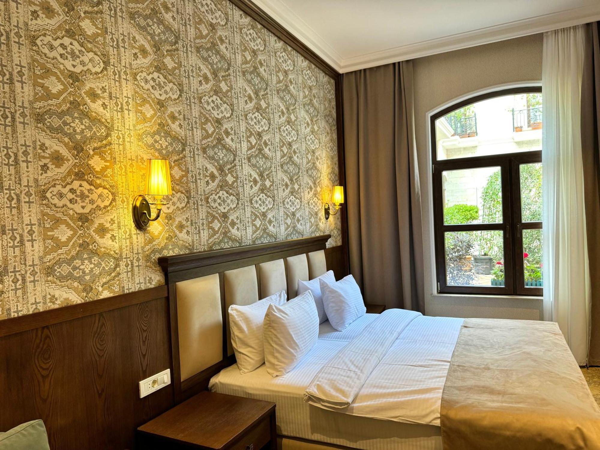 Midway Baku Hotel Exterior photo