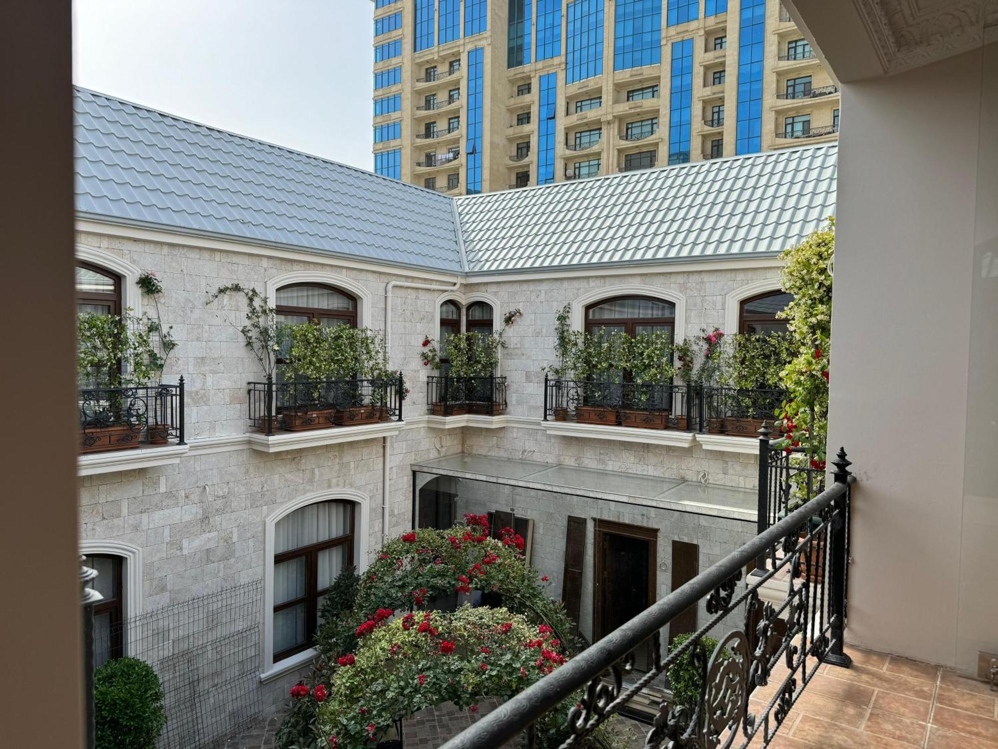 Midway Baku Hotel Exterior photo